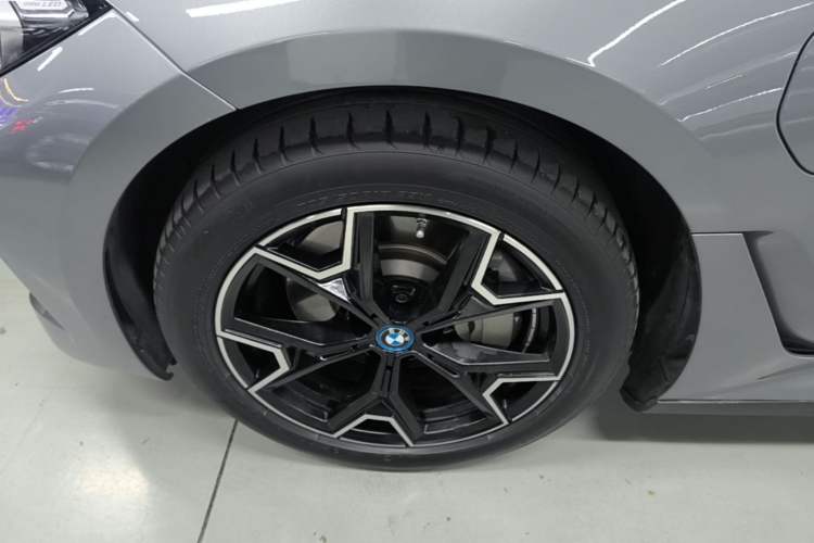 Used BMW i3 2024 eDrive 40 L Midnight Edition Left Front Wheel Hub