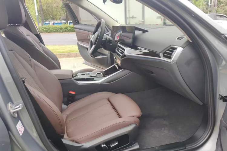 Used BMW i3 2024 eDrive 35 L Right Front Seat