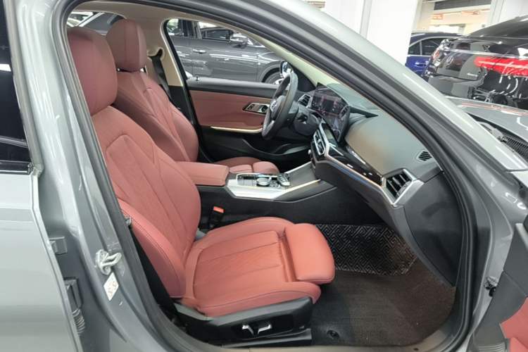 Used BMW i3 2024 eDrive 40 L Midnight Edition Right Front Seat
