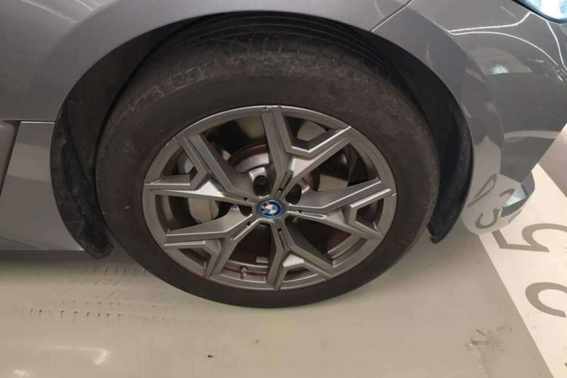 Used BMW i3 2024 eDrive 35 L Right Front Wheel Hub