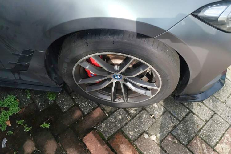 Used BMW i3 2024 eDrive 40 L Midnight Edition Right Front Wheel Hub