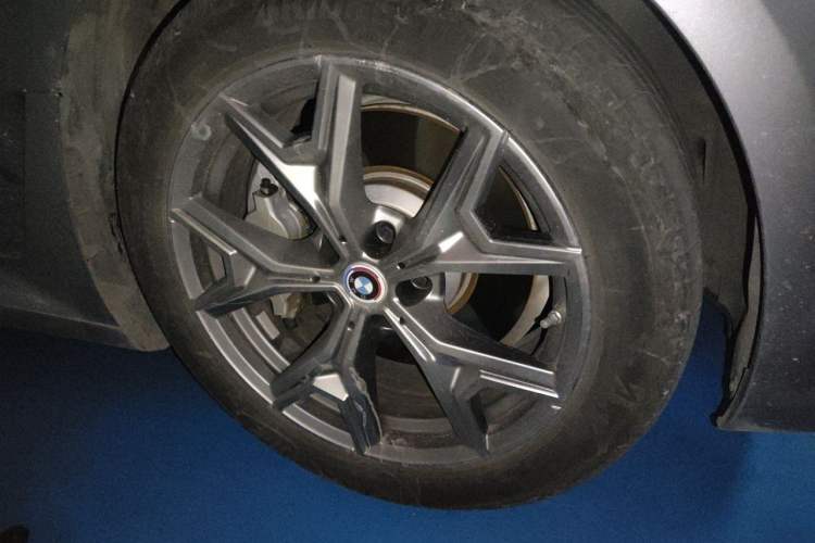 Used BMW i3 2024 eDrive 40 L Midnight Edition Right Front Wheel Hub