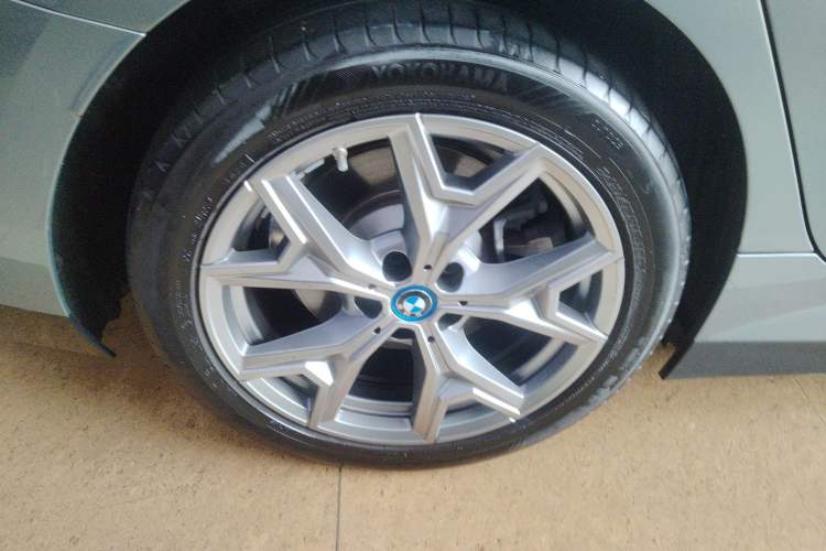 Used BMW i3 2024 eDrive 35 L Right Rear Wheel Hub