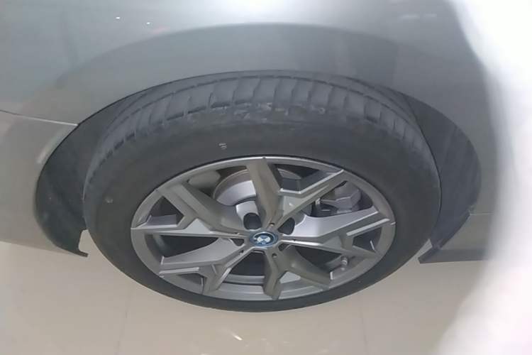 Used BMW i3 2024 eDrive 35 L Right Rear Wheel Hub