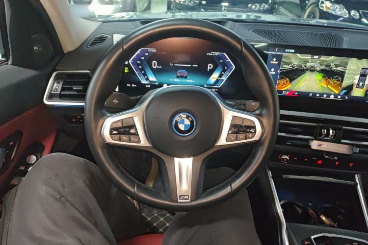 Used BMW i3 2024 eDrive 40 L Midnight Sports Package Steering Wheel