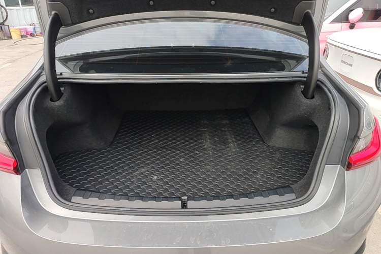 Used BMW i3 2024 eDrive 35 L Trunk