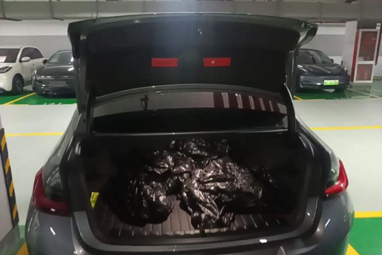 Used BMW i3 2024 eDrive 35 L Trunk