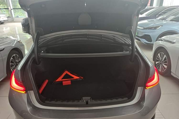 Used BMW i3 2024 eDrive 35 L Trunk