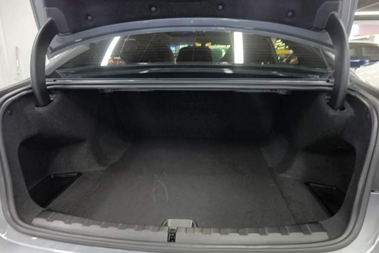 Used BMW i3 2024 eDrive 40 L Midnight Edition Trunk