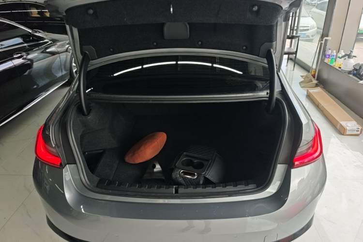 Used BMW i3 2024 eDrive 35 L Trunk