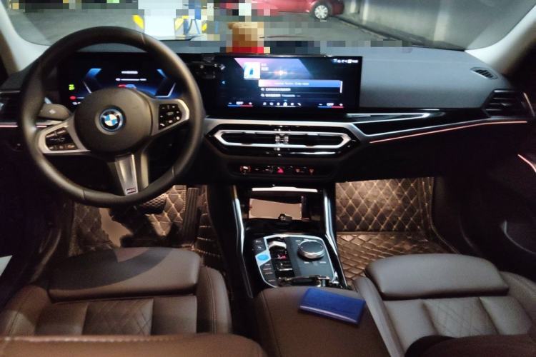 Used BMW i3 2024 eDrive 35 L Center Console