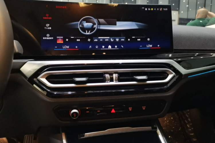 Used BMW i3 2024 eDrive 35 L Audio And AC Panel