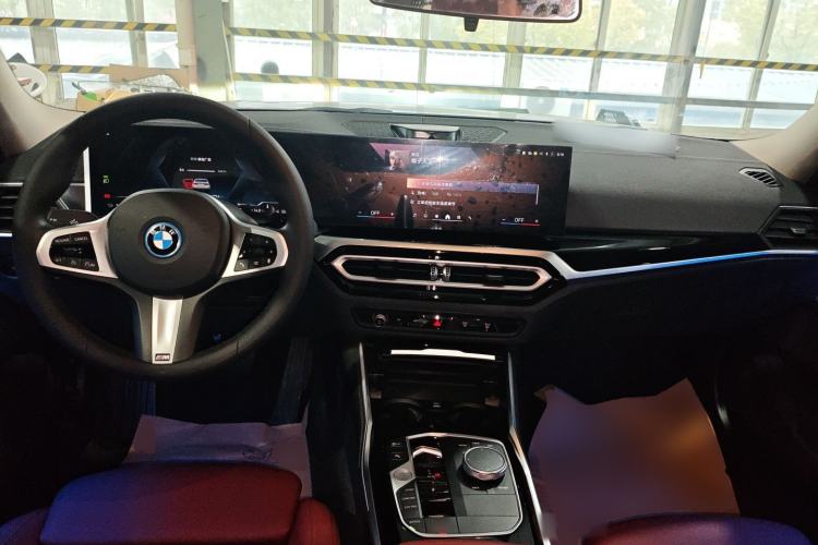 Used BMW i3 2024 eDrive 35 L Center Console