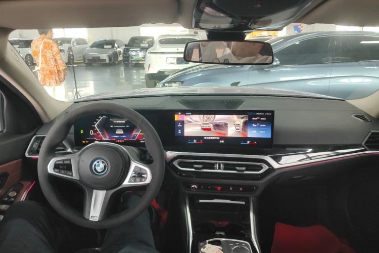 Used BMW i3 2024 eDrive 35 L Center Console