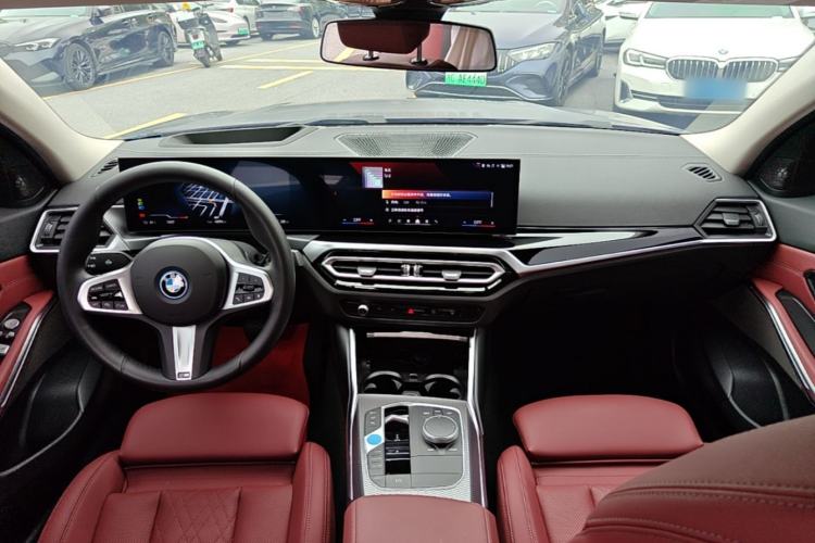 Used BMW i3 2024 eDrive 40 L Midnight Sports Package Center Console