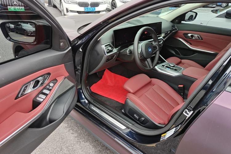 Used BMW i3 2024 eDrive 40 L Midnight Sports Package Driver Seat