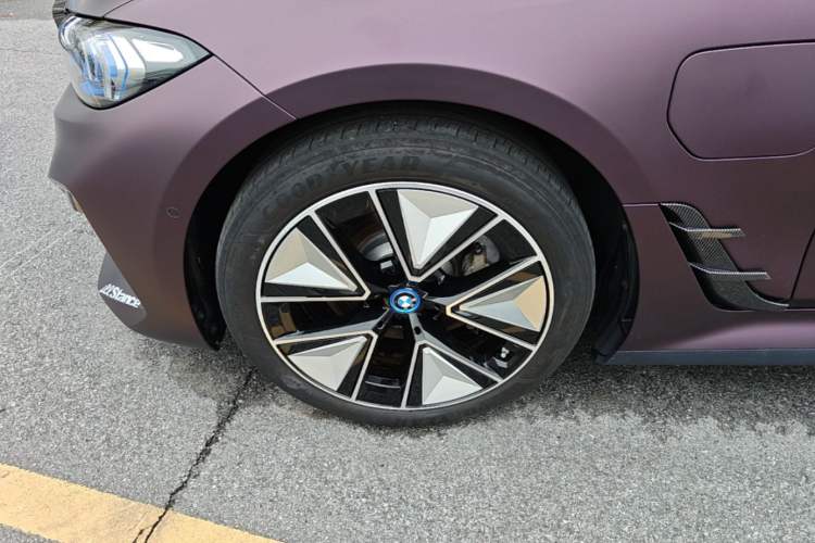 Used BMW i3 2024 eDrive 40 L Midnight Sports Package Left Front Wheel Hub
