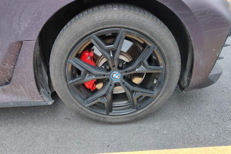 Used BMW i3 2024 eDrive 40 L Midnight Edition Right Front Wheel Hub