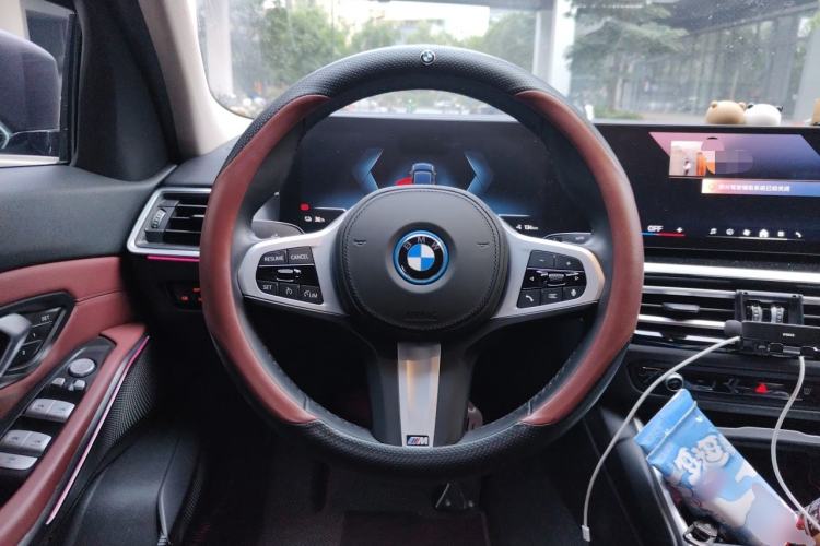 Used BMW i3 2024 eDrive 40 L Midnight Edition Steering Wheel