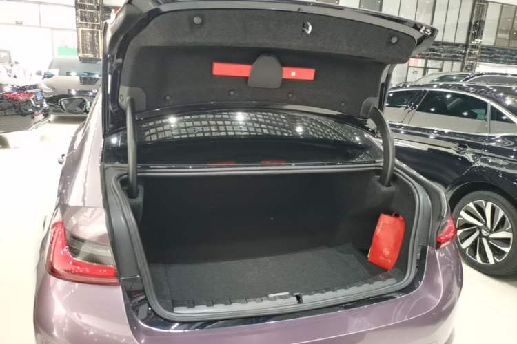 Used BMW i3 2024 eDrive 35 L Trunk