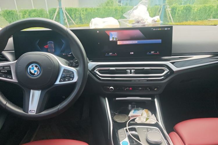Used BMW i3 2024 eDrive 40 L Midnight Edition Center Console