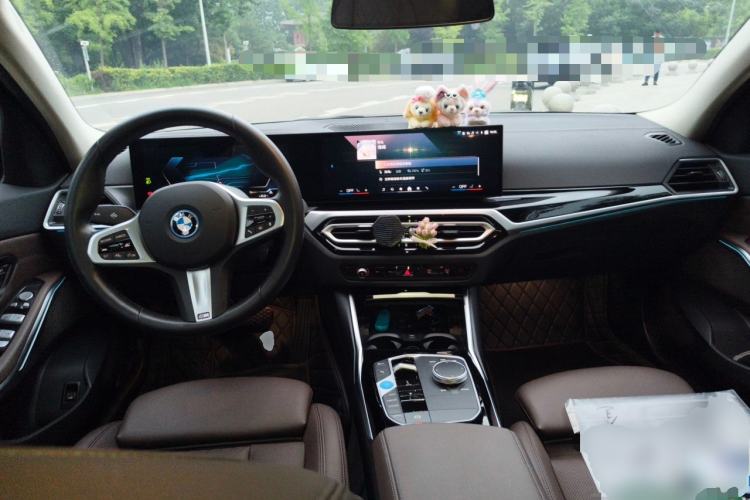 Used BMW i3 2024 eDrive 35 L Center Console