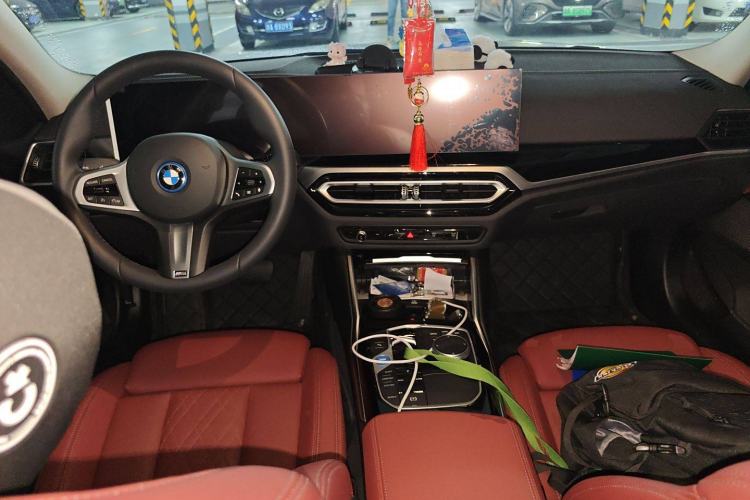 Used BMW i3 2024 eDrive 35 L Center Console