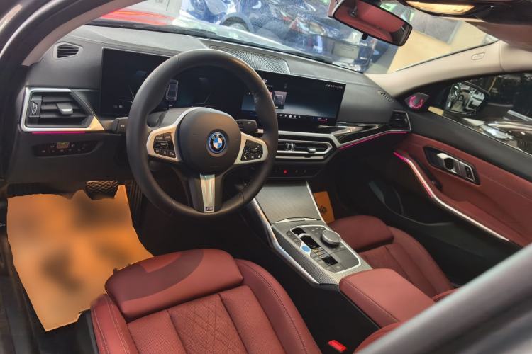 Used BMW i3 2024 eDrive 35 L Center Console