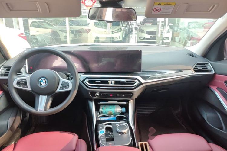Used BMW i3 2024 eDrive 35 L Center Console
