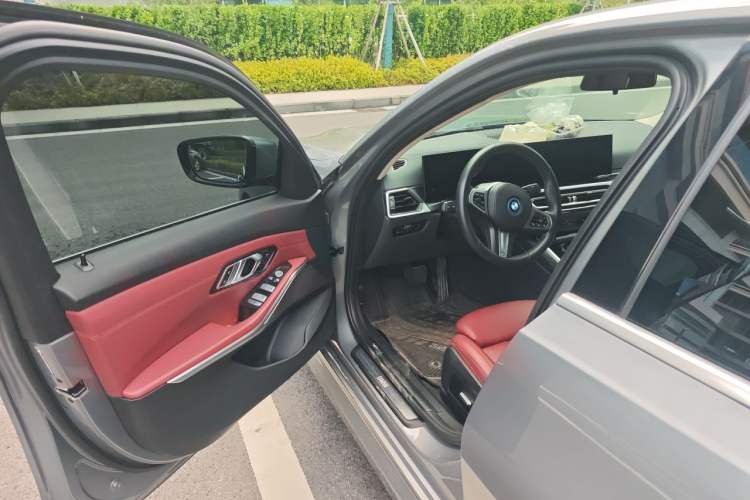 Used BMW i3 2024 eDrive 40 L Midnight Edition Driver Seat