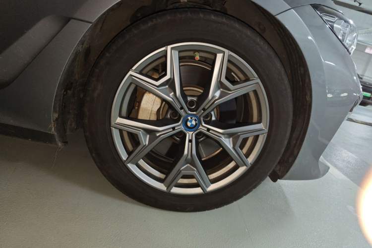 Used BMW i3 2024 eDrive 35 L Right Front Wheel Hub