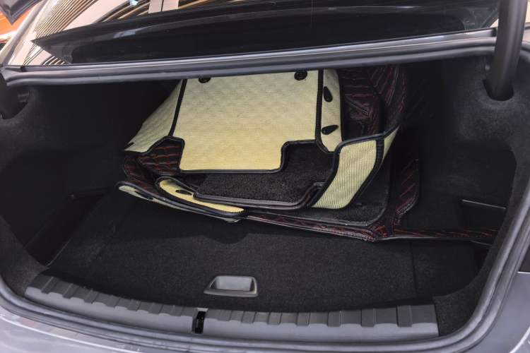 Used BMW i3 2024 eDrive 35 L Trunk