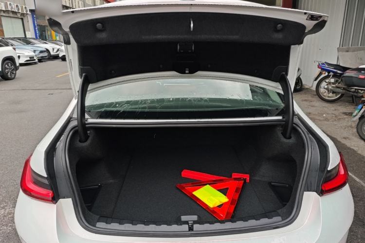 Used BMW i3 2024 eDrive 35 L Trunk