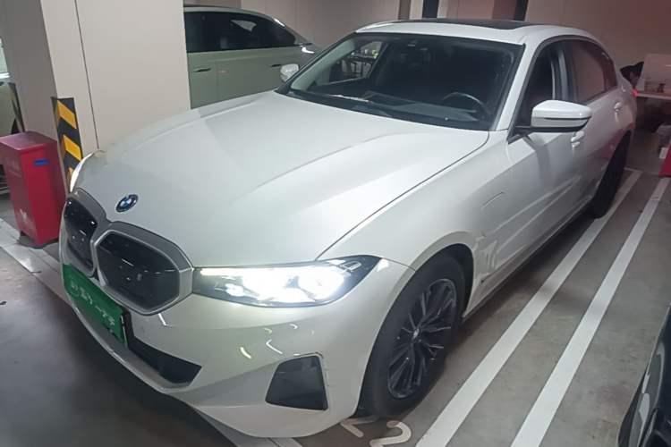 BMW i3 2024 eDrive 35 L