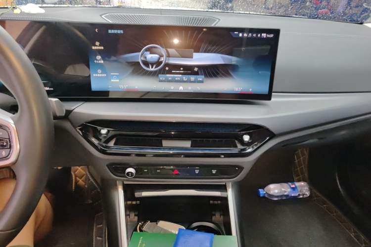 Used BMW i3 2024 eDrive 35 L Audio And AC Panel