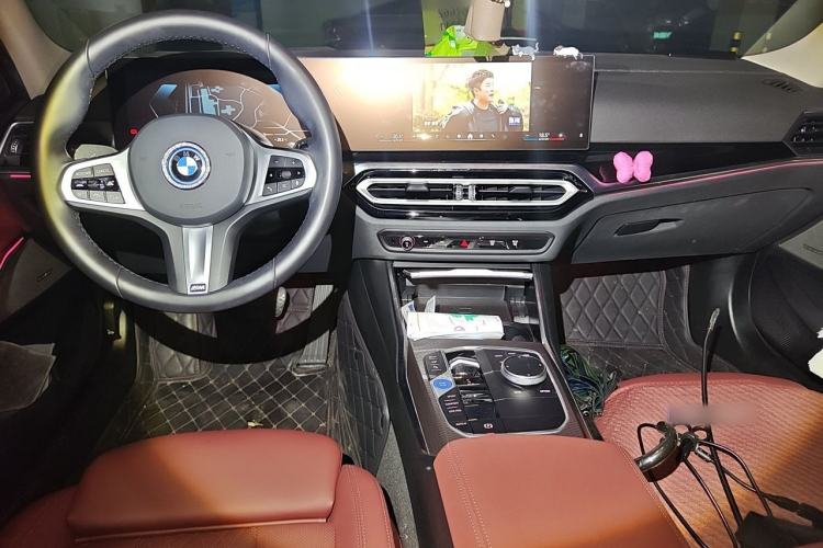 Used BMW i3 2024 eDrive 40 L Midnight Sports Package Center Console