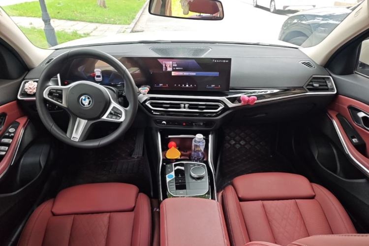 Used BMW i3 2024 eDrive 40 L Midnight Edition Center Console