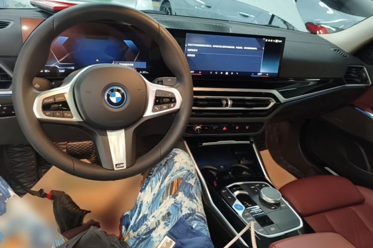 Used BMW i3 2024 eDrive 35 L Center Console