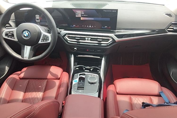 Used BMW i3 2024 eDrive 35 L Center Console