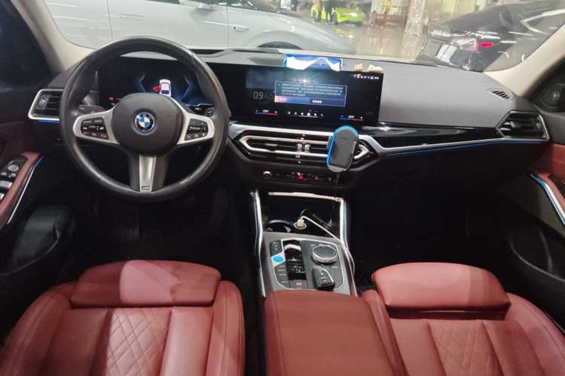 Used BMW i3 2024 eDrive 40 L Midnight Sports Package Center Console