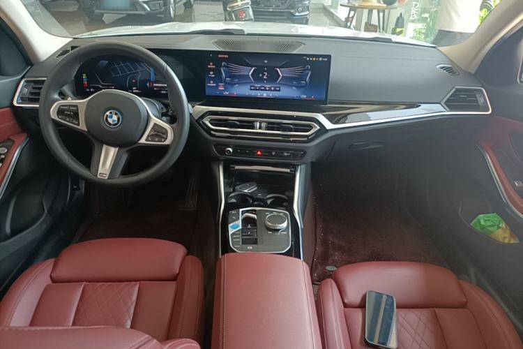 Used BMW i3 2024 eDrive 35 L Center Console