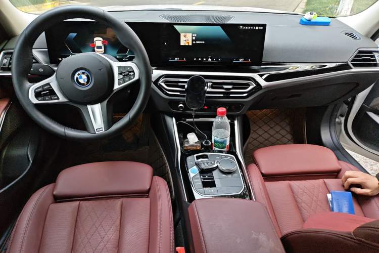 Used BMW i3 2024 eDrive 35 L Center Console