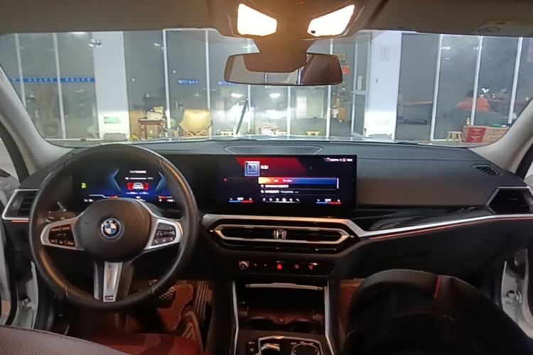 Used BMW i3 2024 eDrive 40 L Midnight Edition Center Console