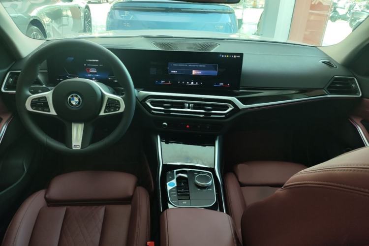 Used BMW i3 2024 eDrive 35 L Center Console
