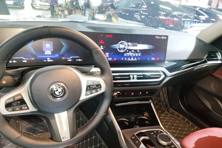 Used BMW i3 2024 eDrive 40 L Midnight Edition Center Console