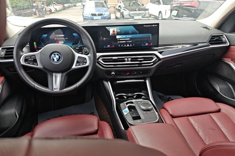 Used BMW i3 2024 eDrive 35 L Center Console