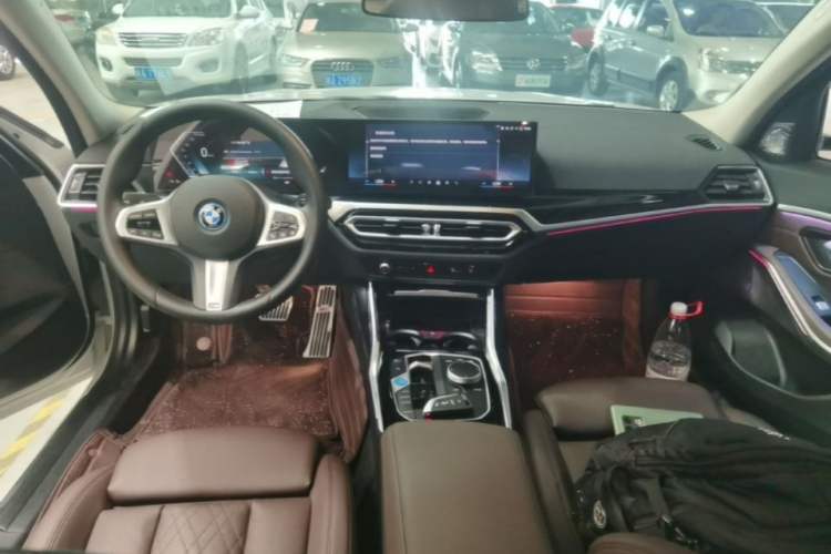 Used BMW i3 2024 eDrive 35 L Center Console