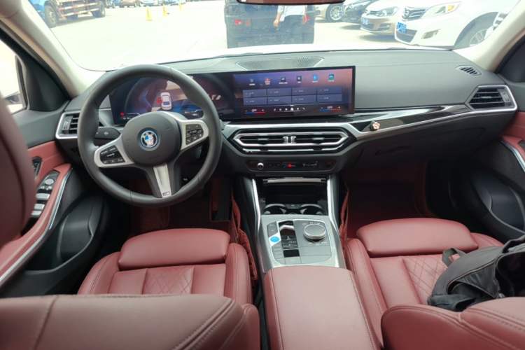 Used BMW i3 2024 eDrive 35 L Center Console