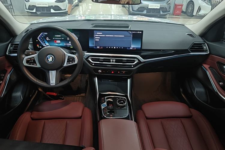 Used BMW i3 2024 eDrive 35 L Center Console