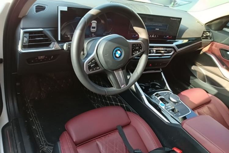 Used BMW i3 2024 eDrive 35 L Center Console